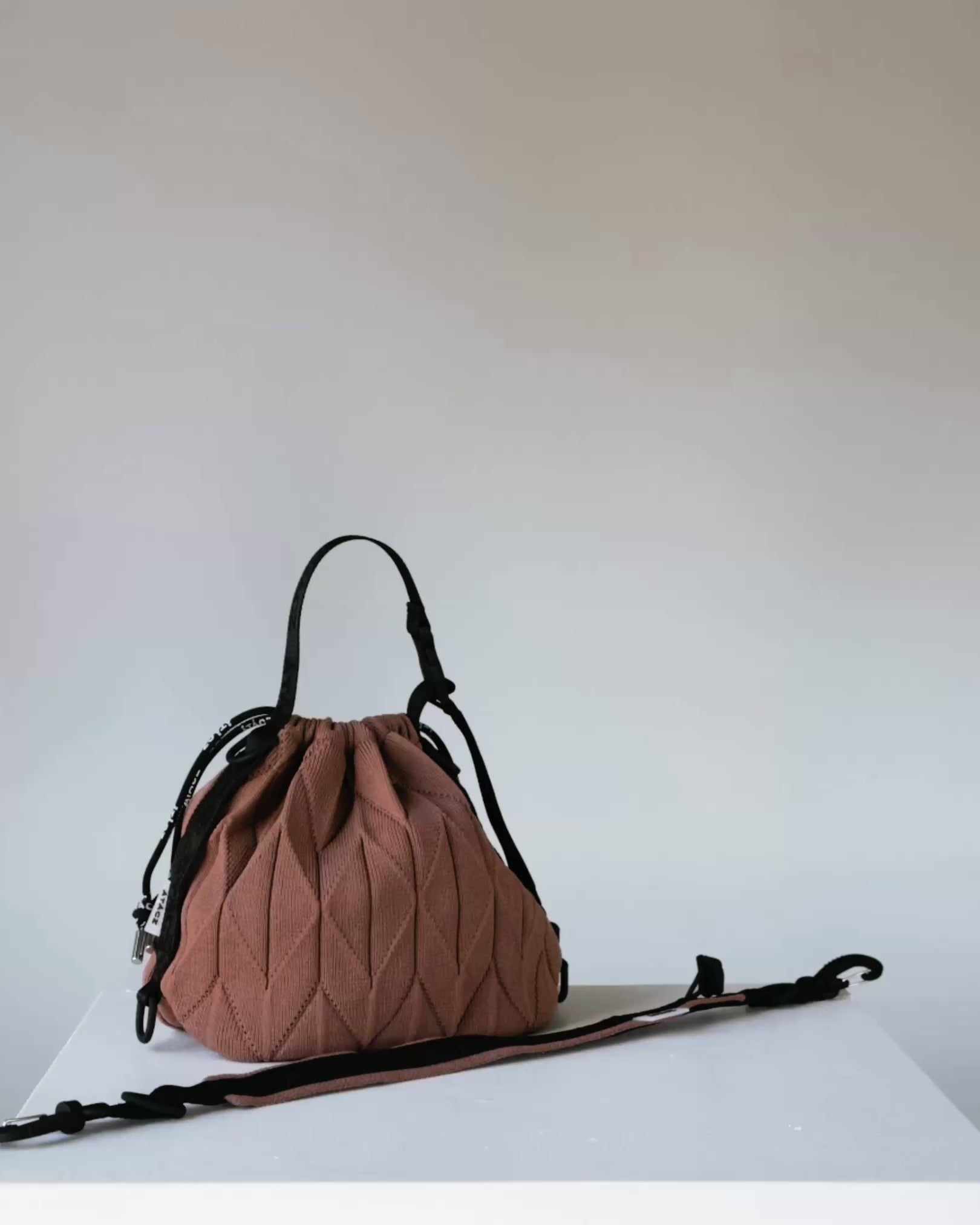 #color_mist-grey, color_forest-green, color_grape, color_mocha, color_black, color_poppy, color_royal-blue